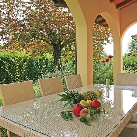 Dina Villa *
