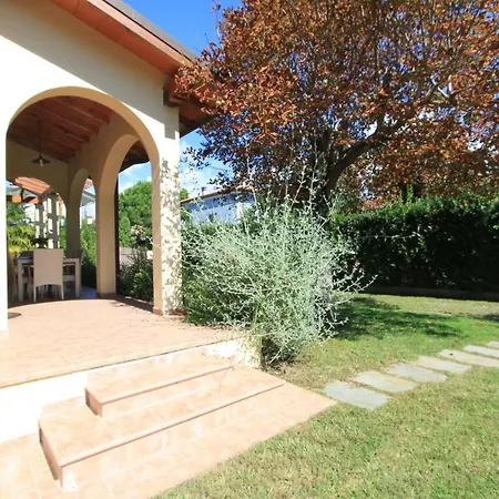 Dina Villa